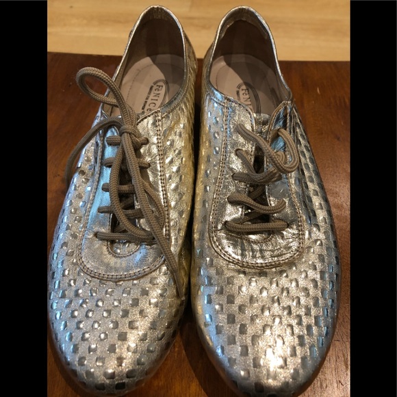 FeNICe’ Shoes - FeNICe’/Flat/Gold /Leather/Runners/Size 7